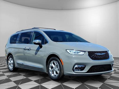 Ceramic Gray Clearcoat 2023 Chrysler Pacifica Limited