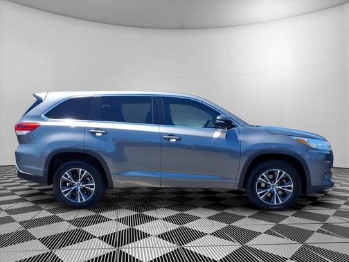 Predawn Gray Mica 2018 Toyota Highlander LE Plus