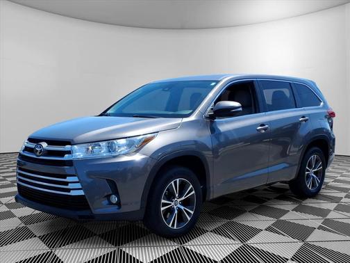 Predawn Gray Mica 2018 Toyota Highlander LE Plus