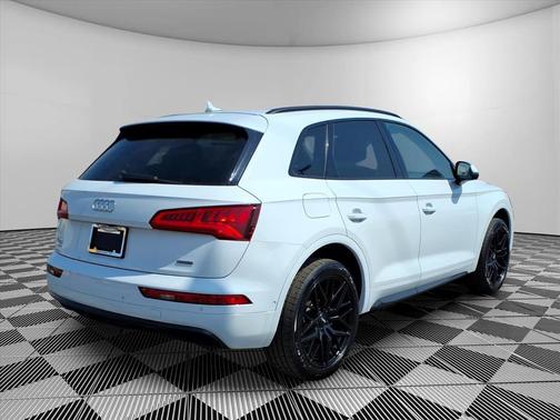Glacier White Metallic 2019 Audi Q5 2.0T Prestige
