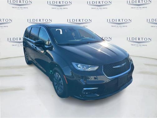 2024 Chrysler Pacifica Hybrid Select