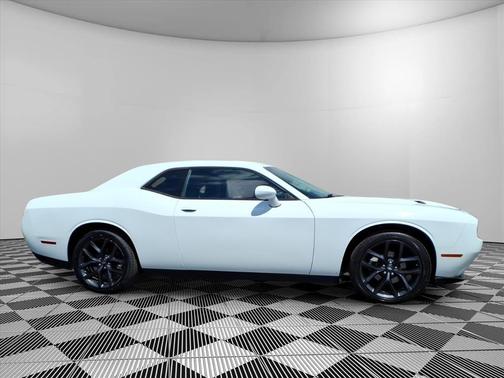 White Knuckle Clearcoat 2022 Dodge Challenger SXT