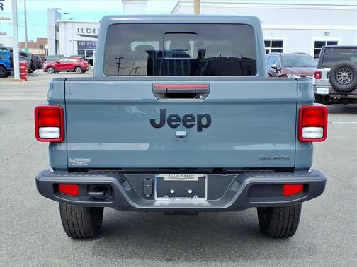 2026 Jeep Gladiator Sport