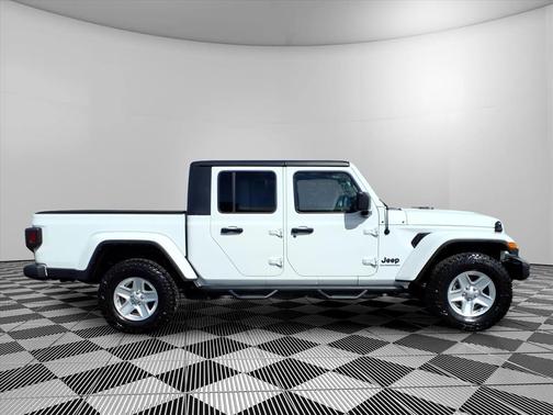 2022 Jeep Gladiator Sport