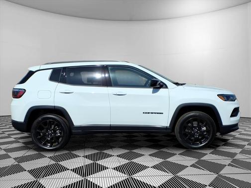 Bright White Clearcoat 2026 Jeep Compass Latitude
