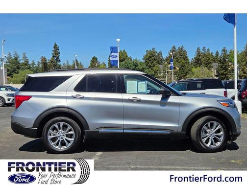 Iconic Silver Metallic 2024 Ford Explorer XLT