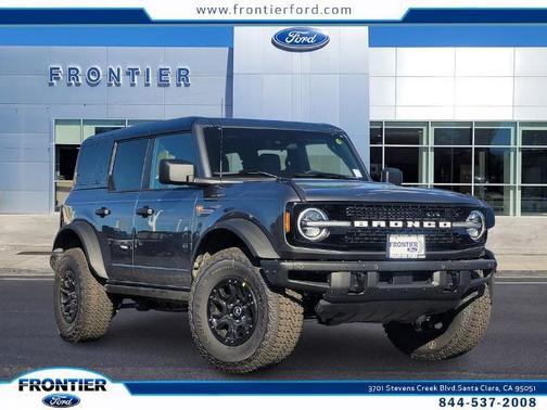 Carbonized Gray Metallic 2026 Ford Bronco Badlands