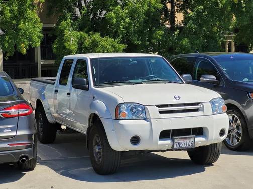 2004 Nissan Frontier XE-V6 Crew Cab