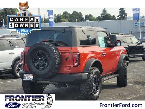 Hot Pepper Red Metallic Tinted Clearcoat 2023 Ford Bronco Wildtrak