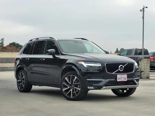 2019 Volvo XC90 T6 Momentum
