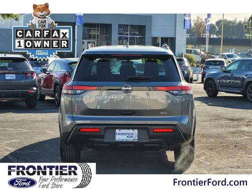 2024 Nissan Pathfinder SV FWD