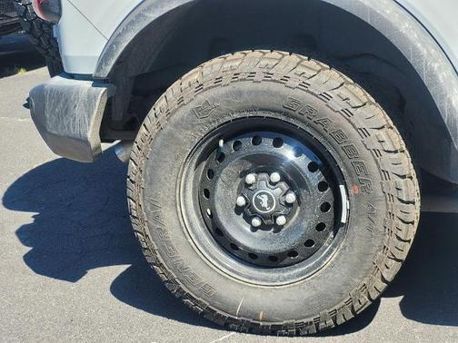 Avalanche Gray 2026 Ford Bronco Outer Banks