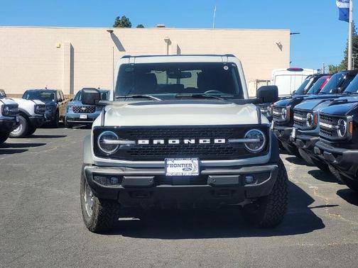 Avalanche Gray 2026 Ford Bronco Outer Banks