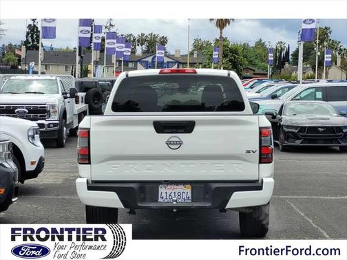 2023 Nissan Frontier SV