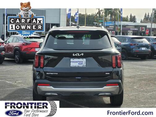 2024 Kia Sorento S