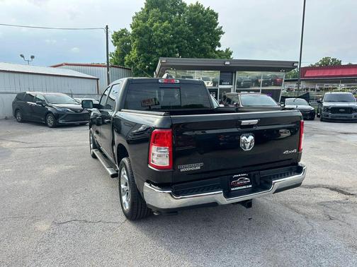 Diamond Black Crystal Pearlcoat 2019 RAM 1500 Big Horn