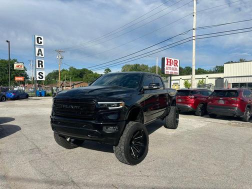 Diamond Black Crystal Pearlcoat 2022 RAM 1500 Limited