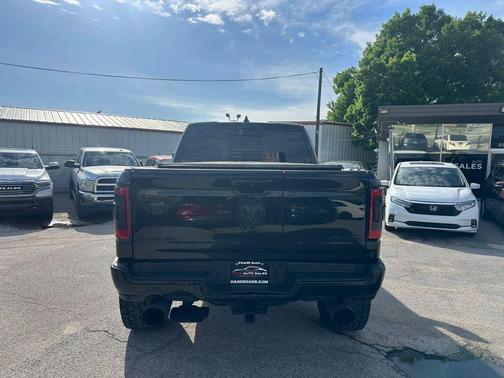 Diamond Black Crystal Pearlcoat 2022 RAM 1500 Limited