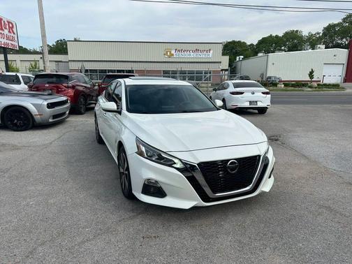 Pearl White Tricoat 2021 Nissan Altima 2.5 SL