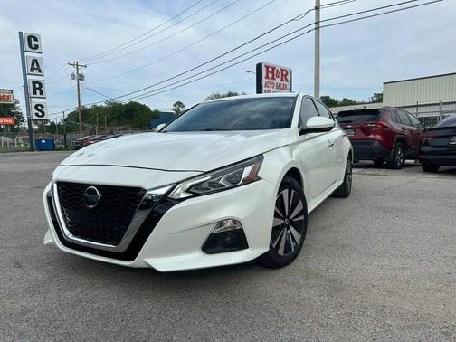 Pearl White Tricoat 2021 Nissan Altima 2.5 SL