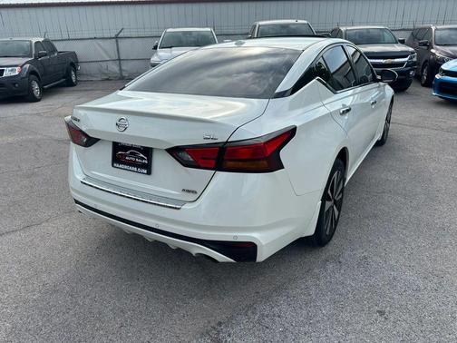 Pearl White Tricoat 2021 Nissan Altima 2.5 SL