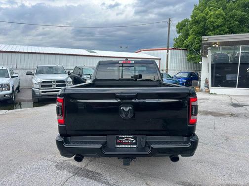 Diamond Black Crystal Pearlcoat 2019 RAM 1500 Big Horn