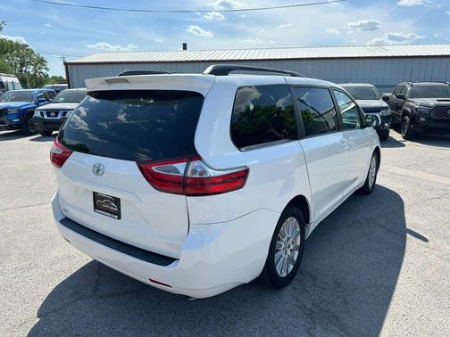 White 2015 Toyota Sienna LE