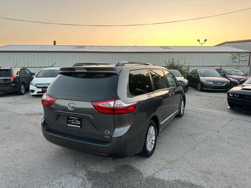 2017 Toyota Sienna XLE