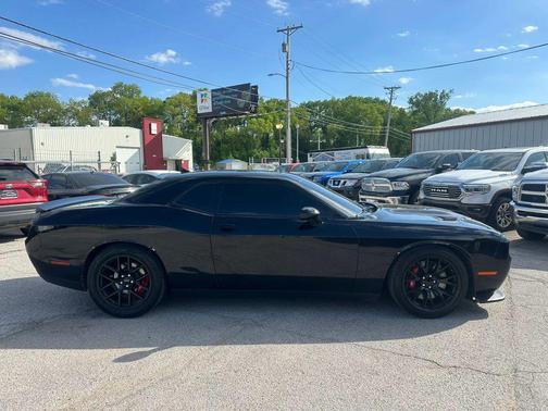 Pitch Black Clearcoat 2016 Dodge Challenger SRT Hellcat