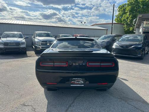 Pitch Black Clearcoat 2016 Dodge Challenger SRT Hellcat