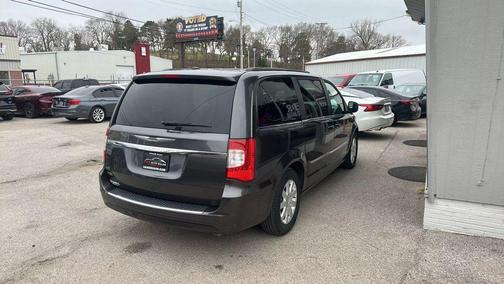 2016 Chrysler Town & Country Touring