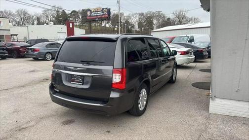 2016 Chrysler Town & Country Touring