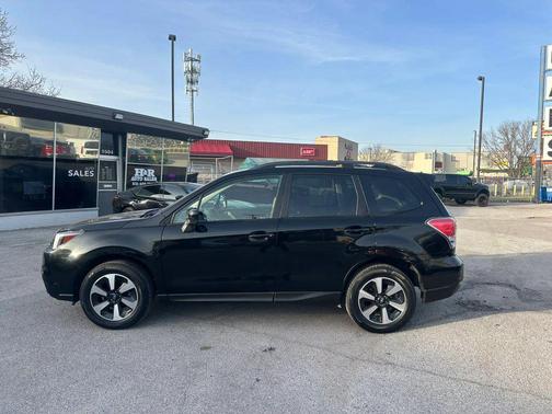Crystal Black Silica 2018 Subaru Forester 2.5i Premium