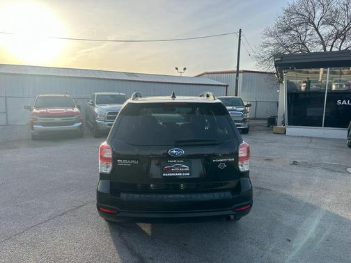 Crystal Black Silica 2018 Subaru Forester 2.5i Premium