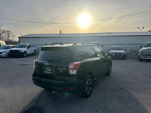 Crystal Black Silica 2018 Subaru Forester 2.5i Premium