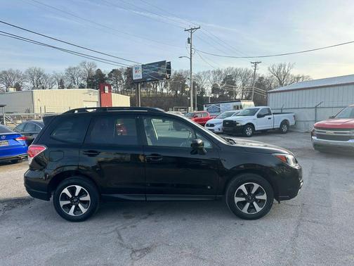 Crystal Black Silica 2018 Subaru Forester 2.5i Premium