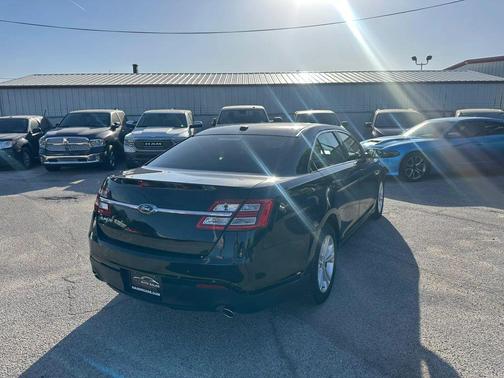 Shadow Black 2017 Ford Taurus SE