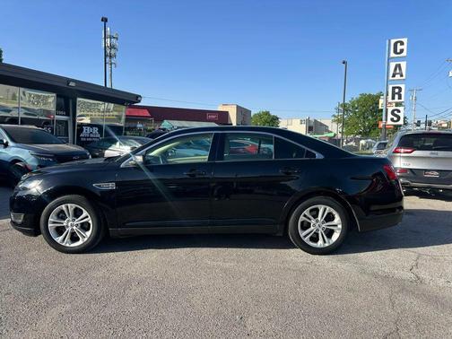 Shadow Black 2017 Ford Taurus SE