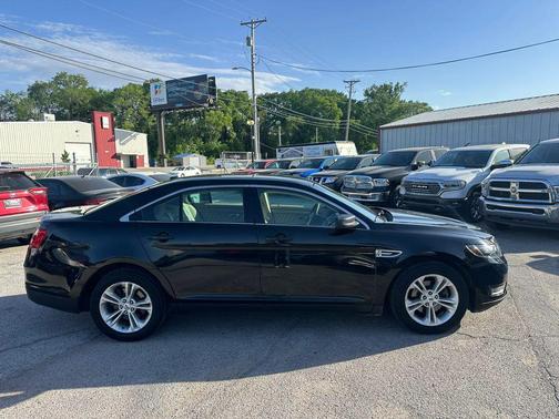 Shadow Black 2017 Ford Taurus SE
