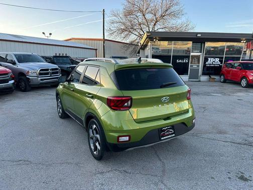 Green Apple 2021 Hyundai VENUE SEL