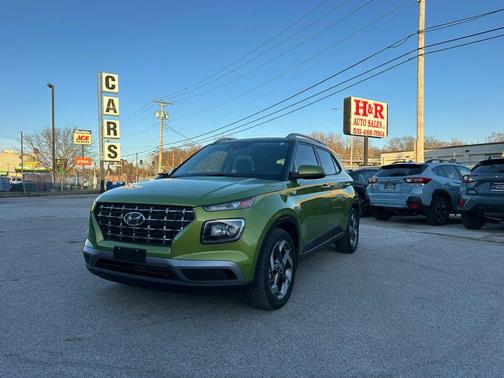 Green Apple 2021 Hyundai VENUE SEL