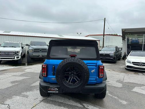 Velocity Blue Metallic 2023 Ford Bronco Black Diamond