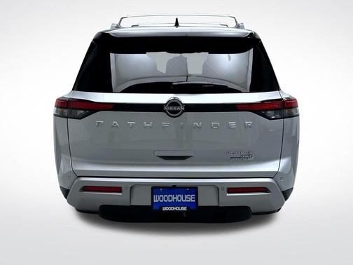 2025 Nissan Pathfinder Platinum 4WD