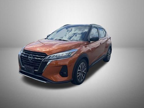 Monarch Orange Metallic/Super Black 2023 Nissan Kicks SR
