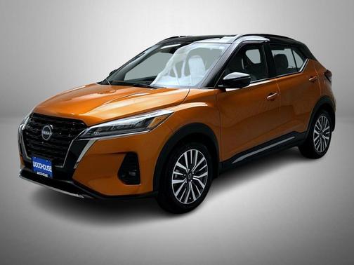 Monarch Orange Metallic/Super Black 2023 Nissan Kicks SR