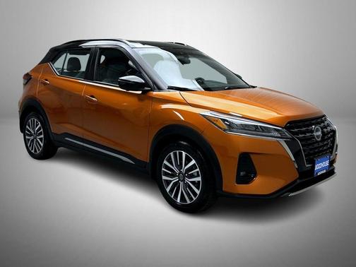 Monarch Orange Metallic/Super Black 2023 Nissan Kicks SR