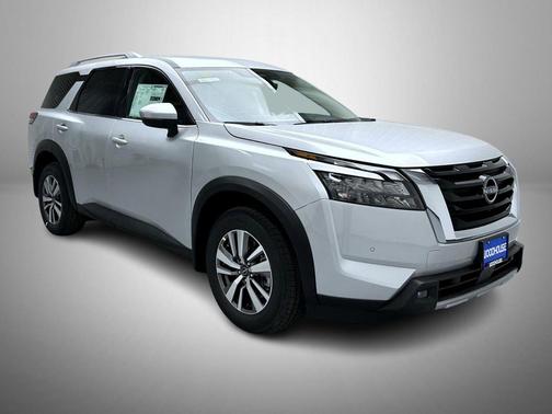 2025 Nissan Pathfinder SL 4WD
