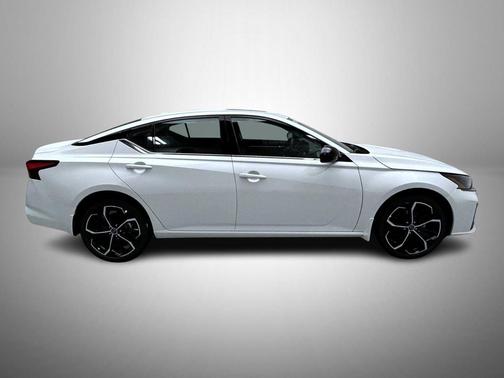 2025 Nissan Altima SR AWD