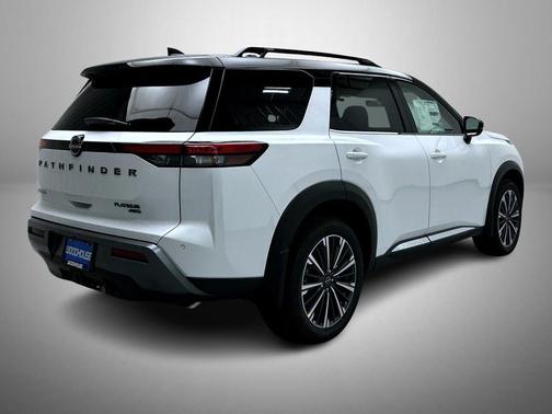 Everest White Pearl/Black 2026 Nissan Pathfinder Platinum