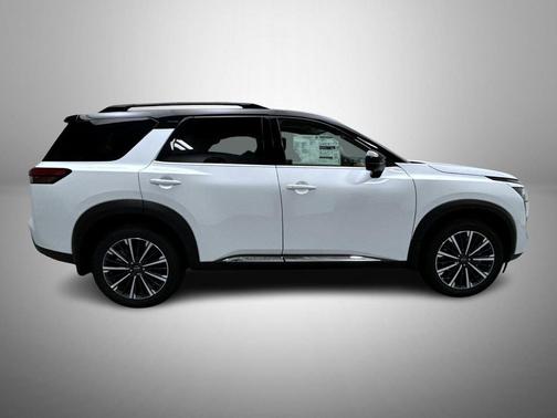 Everest White Pearl/Black 2026 Nissan Pathfinder Platinum